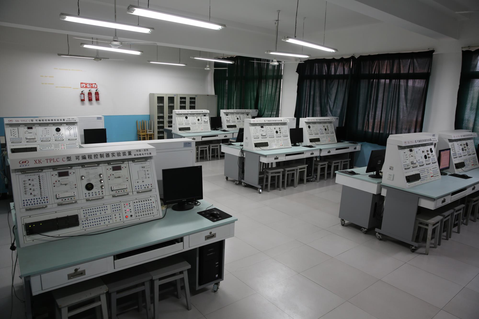 PLC实验室.JPG